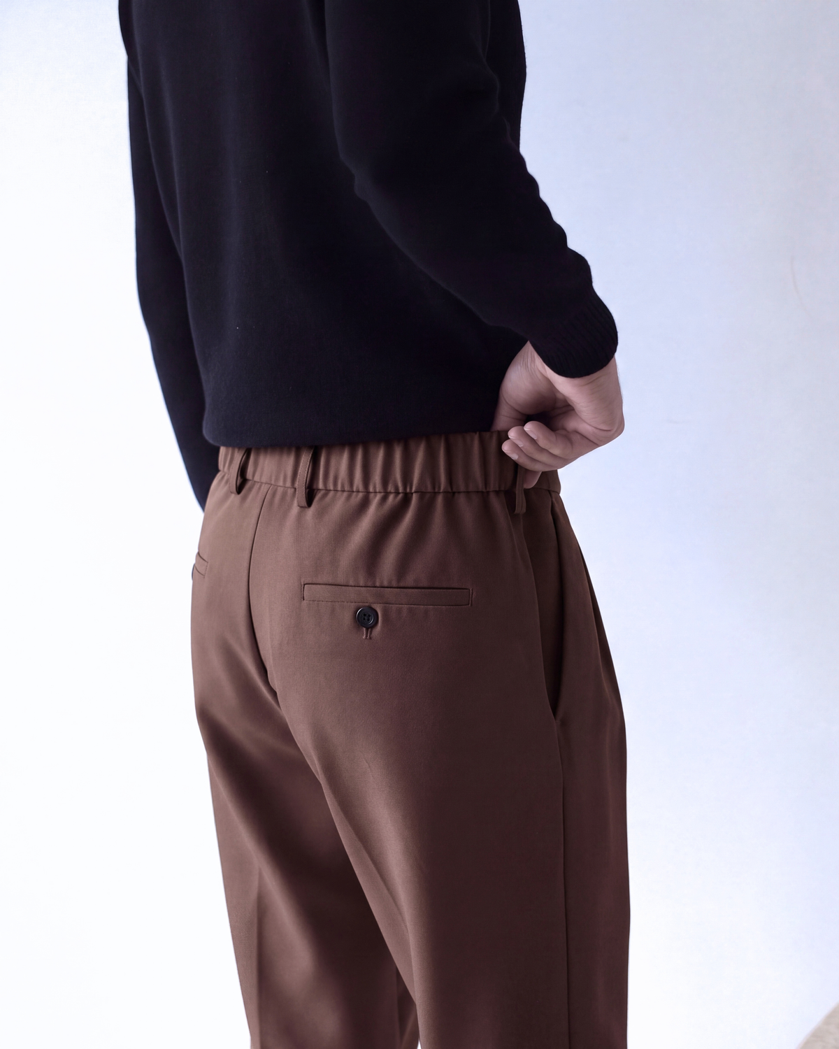 Foundational Classic-Fit Trousers Warm Brown