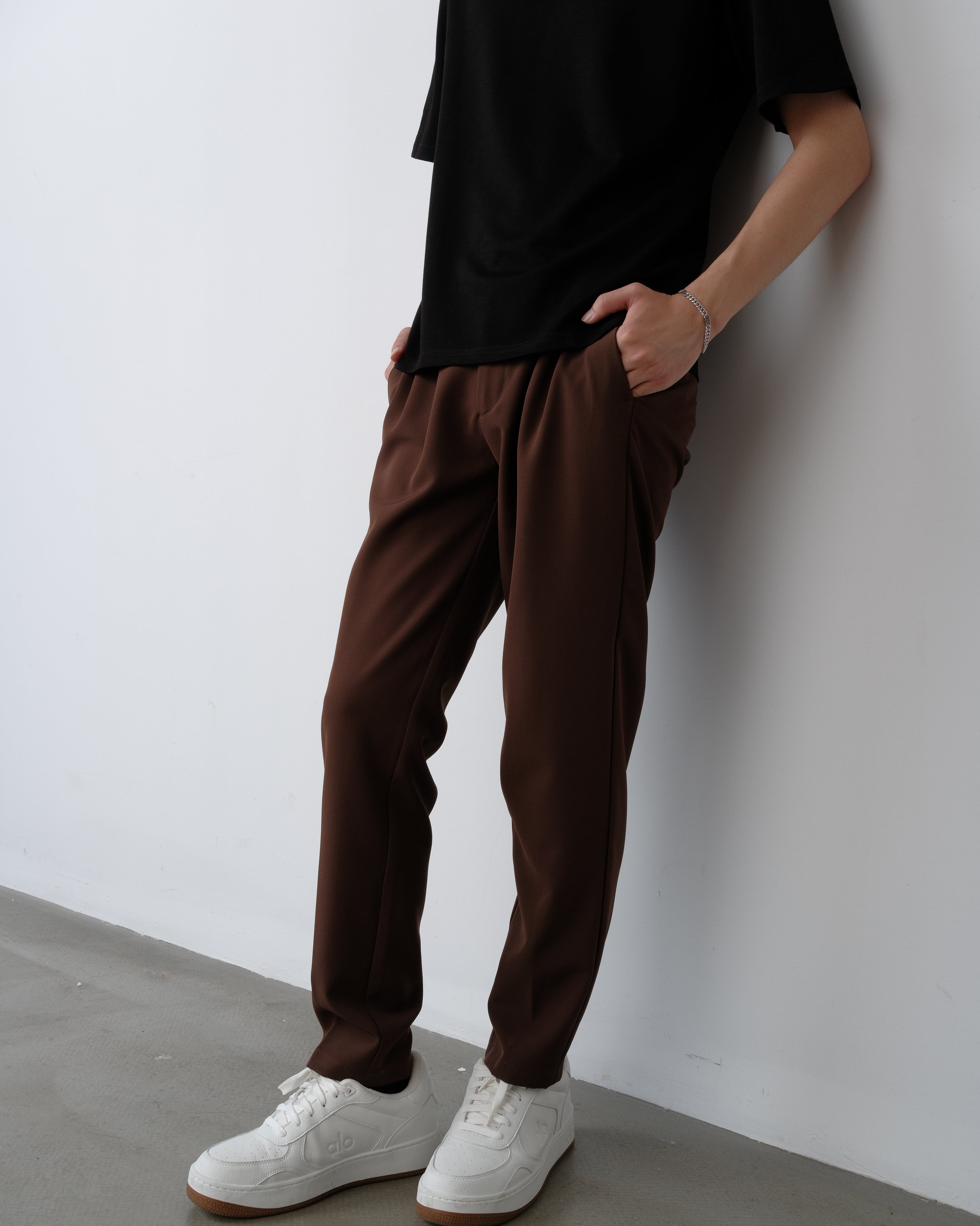 Foundational Classic-Fit Trousers Warm Brown