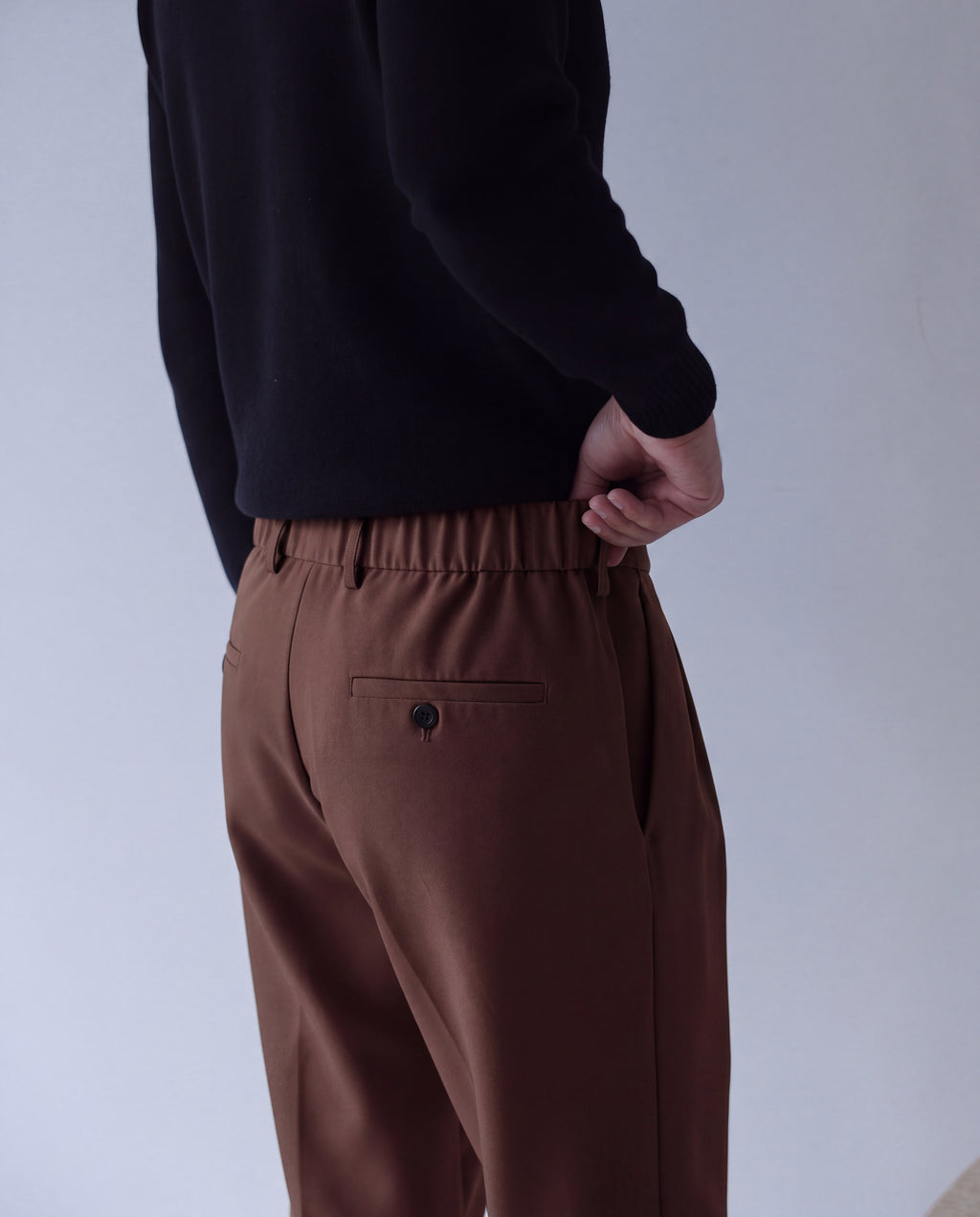Foundational Classic-Fit Trousers Warm Brown