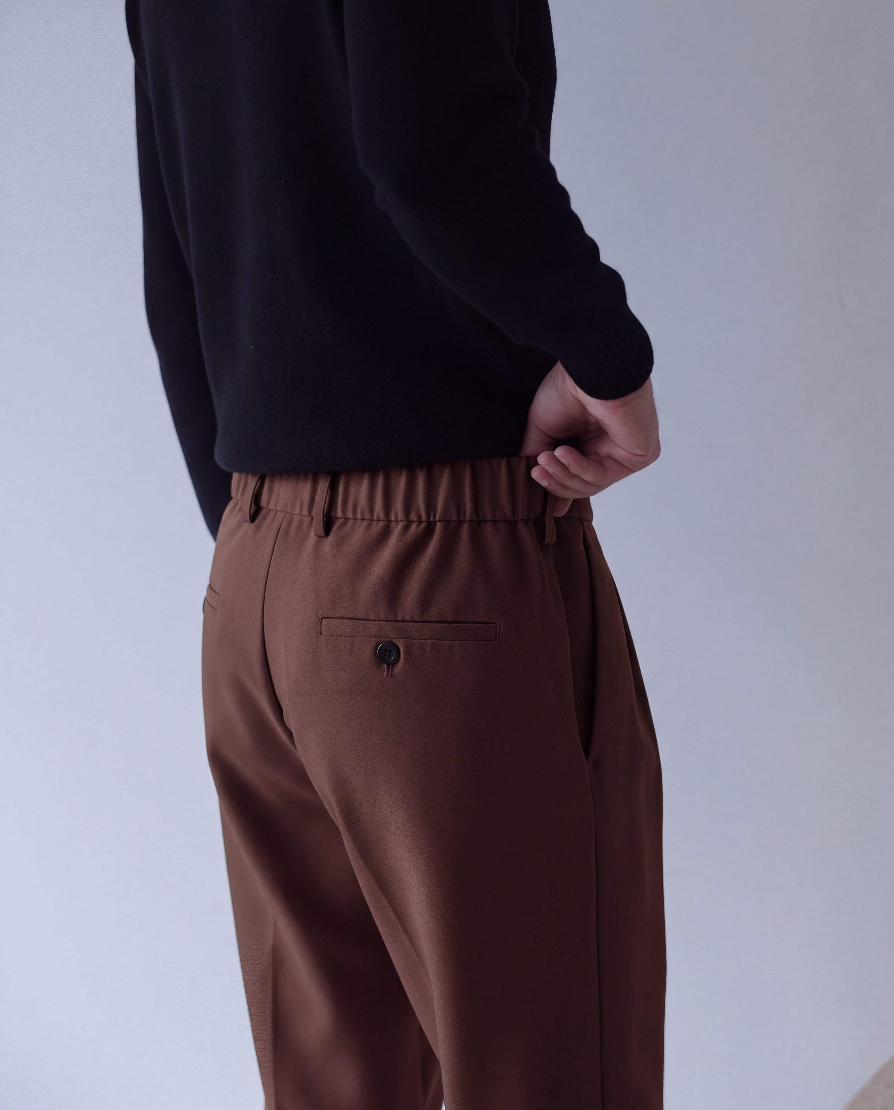 Foundational Classic-Fit Trousers Warm Brown