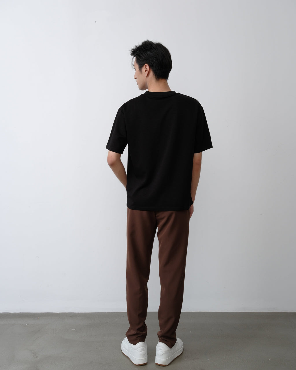 Foundational Classic-Fit Trousers Warm Brown