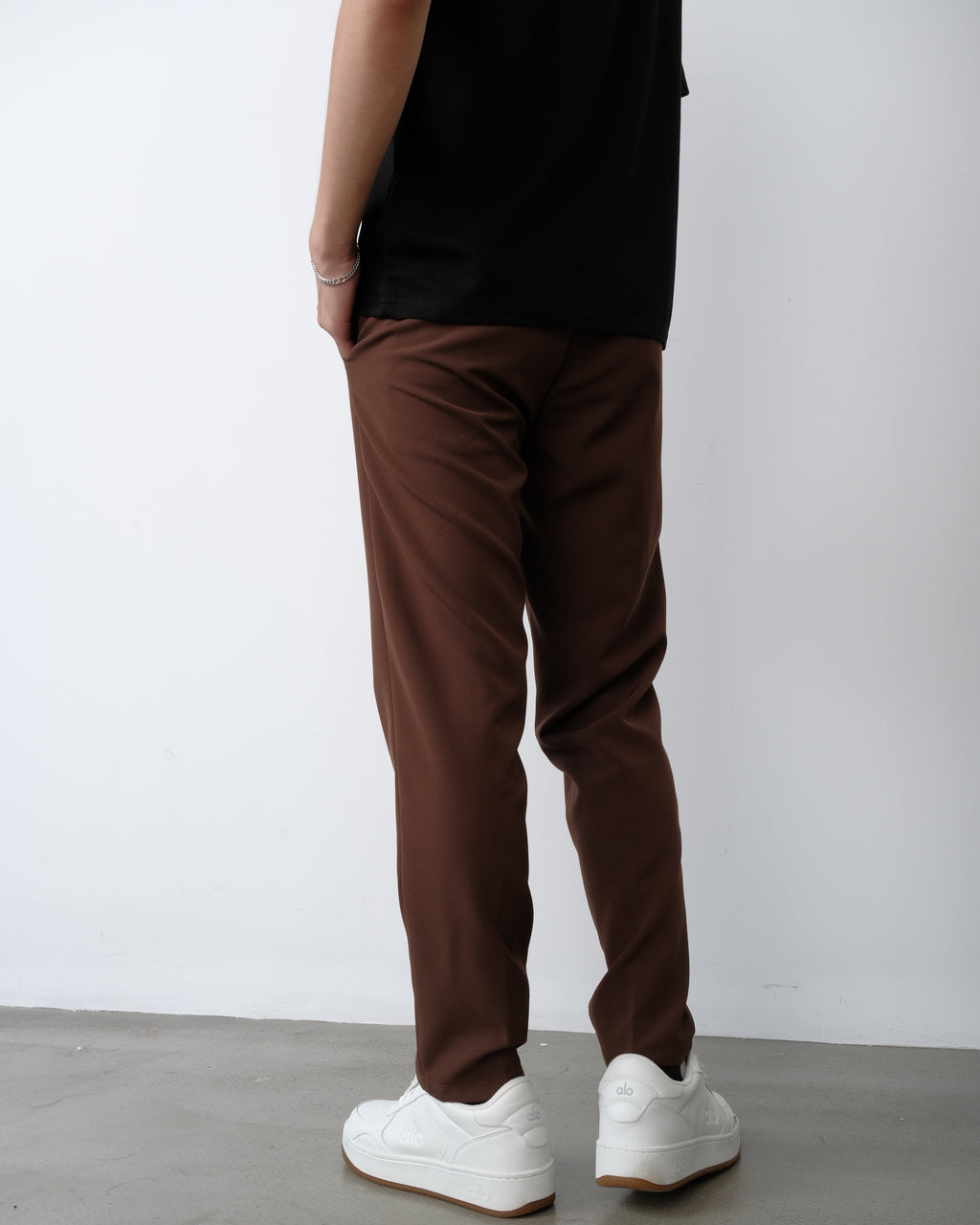 Foundational Classic-Fit Trousers Warm Brown